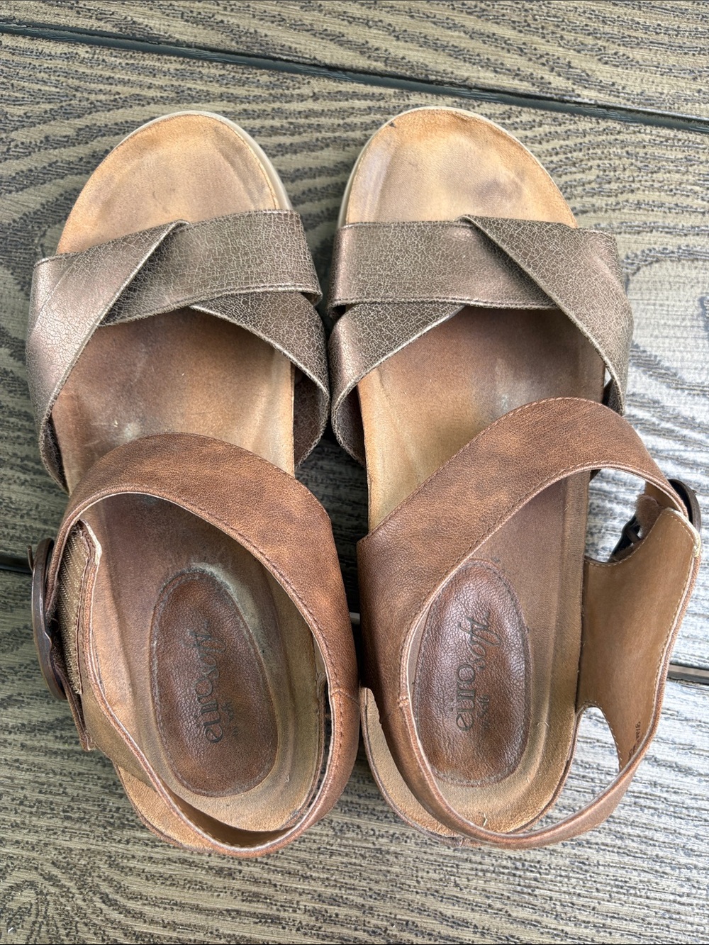 Sofft Women's Brown Leather Crisscross Strap Sandals